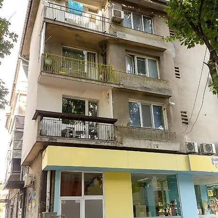 아파트 Bright & Spacious 1bd With A Charming Balcony By Flat Mаnager 바르나