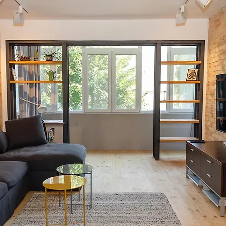 Daire Bright & Spacious 1bd With A Charming Balcony By Flat Mаnager